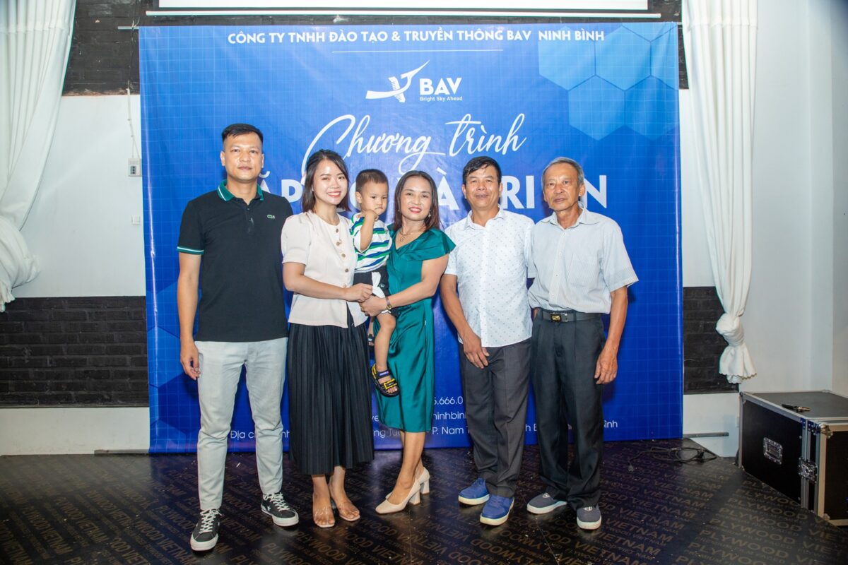 truyen-thong-bav-ninh-binh-han-hanh-to-chuc-chuong-trinh-gap-go-tri-an-phu-huynh