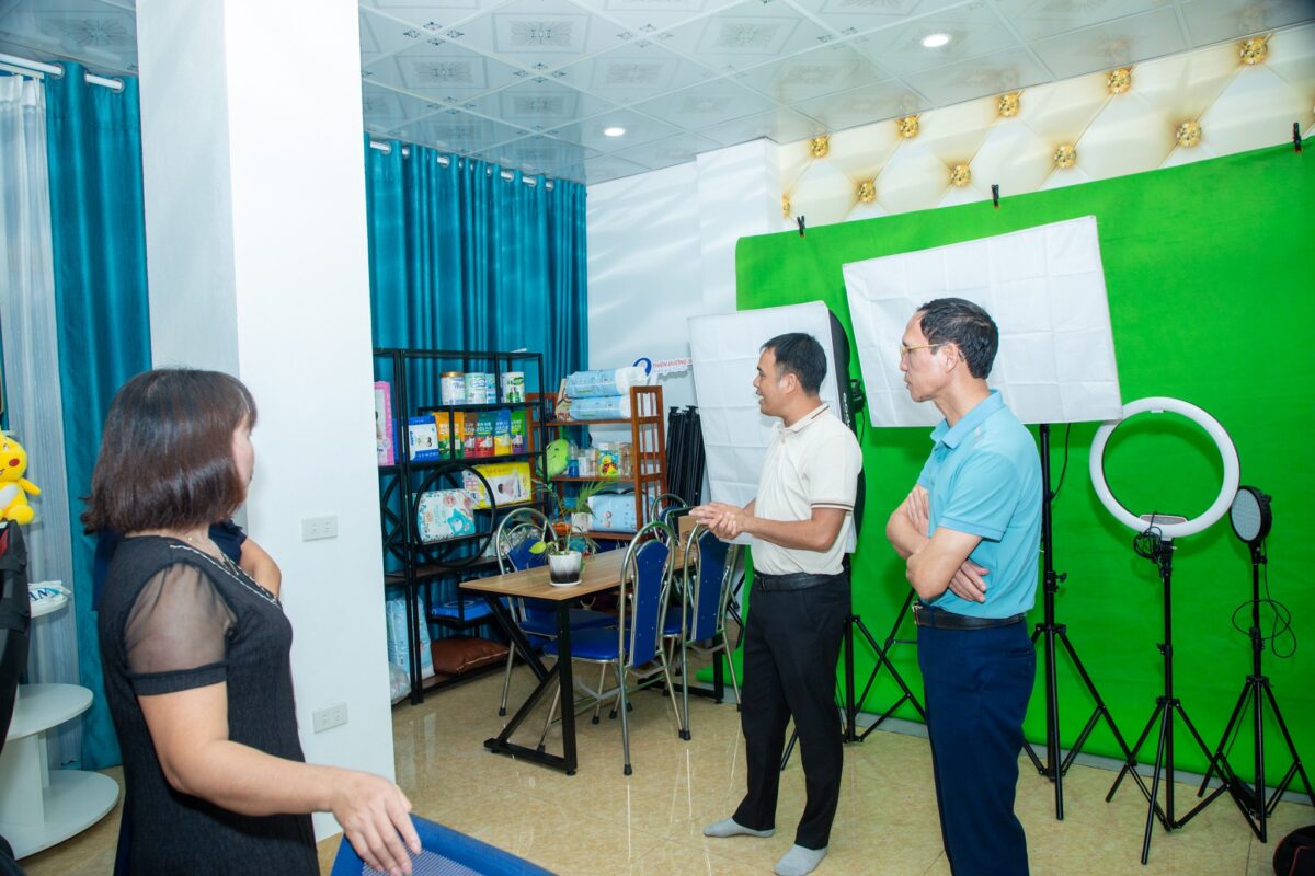 truyen-thong-bav-ninh-binh-han-hanh-to-chuc-chuong-trinh-gap-go-tri-an-phu-huynh