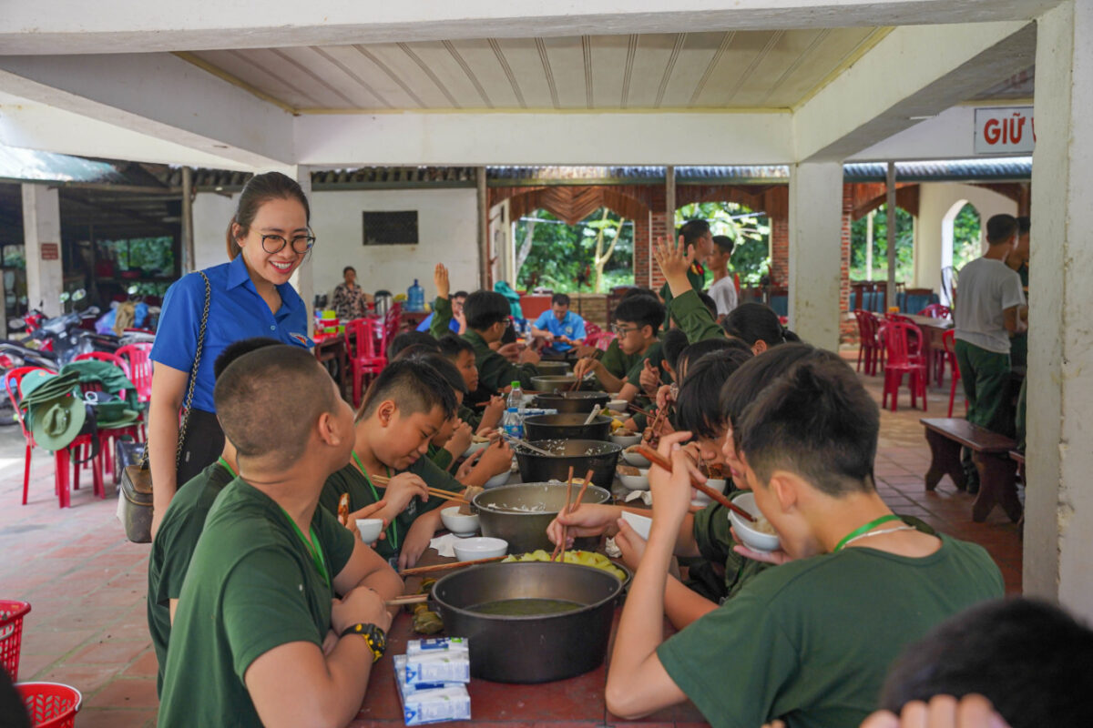 bav-dong-hanh-cung-chuong-trinh-hoc-ky-quan-doi-cua-tinh-doan